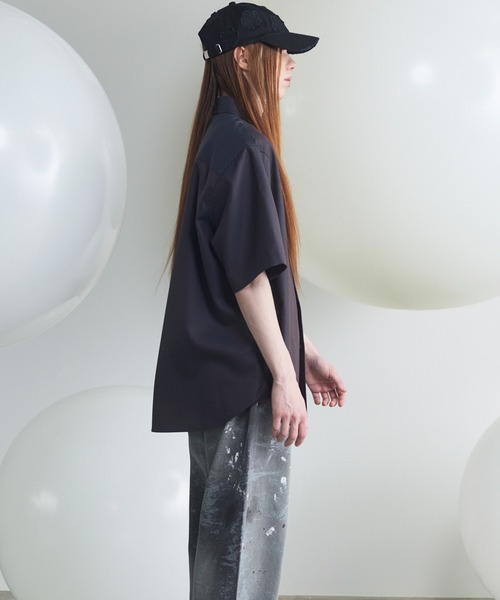 MAISON SPECIAL（メゾンスペシャル）の「《UNISEX》4 Colors Chambray Washable Wool Prime-Over Short Sleeve Shirt/4色シャンブレーウォッシャブルウールプライムオーバーショートスリーブシャツ【MAISON SPECIAL/メゾンスペシャル】■セットアップ対応■（シャツ/ブラウス・メンズ・チャコールグレー/グレー/ブラック/ホワイト/ダークブルー・2/1/0）」の16枚目の写真
