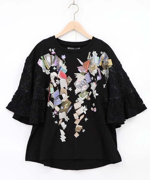 iS ScoLar(イズスカラー)の「562207:おばあちゃんの思い出本棚柄プルオーバー(Tシャツ/カットソー・レディース・ブラック/オフホワイト・M)」の1枚目の写真