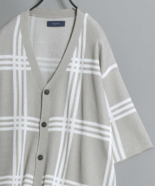 ANPAS(アンパス)の「Cooling Half-Sleeve Knit Cardigan (Solid/Check Pattern) / 接触冷感 ムジ&チェック 五分袖 ニットVカーデ メンズ サマーカーディガン シンプル 5分袖 半袖 ビッグシルエット オーバーサイズ(カーディガン/ボレロ・メンズ・グレイッシュベージュ/ブラック/サックスブルー/ブラック系その他/グレー系その他/ベージュ系その他/ブルー系その他・M/L)」の4枚目の写真