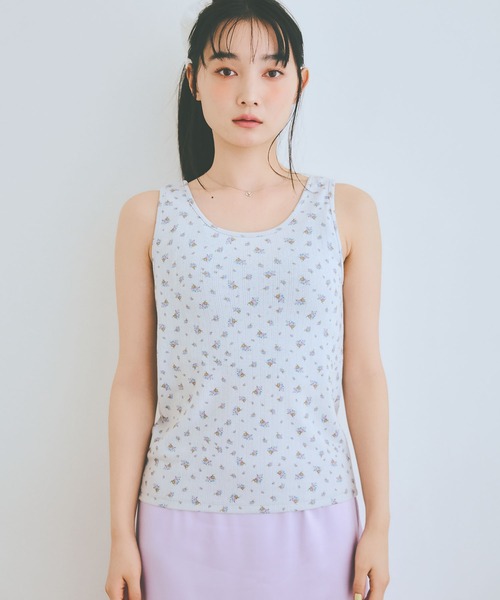 COLORME(カラーミー)の「【AKB48 伊藤百花 着用】前後2WAY小花柄タンクトップ(タンクトップ・レディース・ホワイト/グレー・FREE)」の3枚目の写真