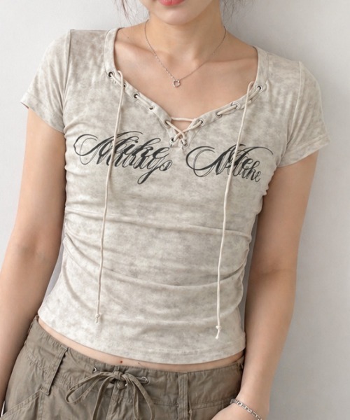 NANEA(ナネア)の「フロントロゴレースアップ クロップドタイトTシャツ(Tシャツ/カットソー・レディース・ベージュ/グレー・MEDIUM)」の13枚目の写真