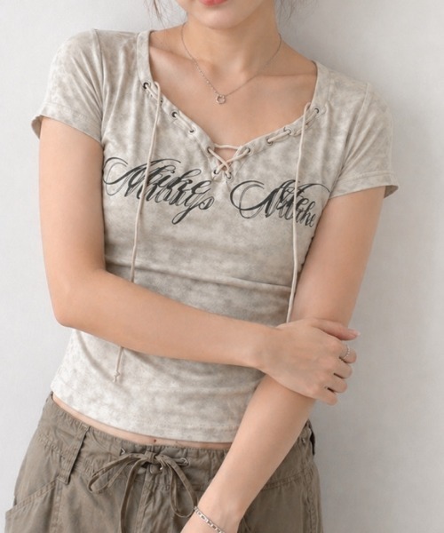 NANEA(ナネア)の「フロントロゴレースアップ クロップドタイトTシャツ(Tシャツ/カットソー・レディース・ベージュ/グレー・MEDIUM)」の15枚目の写真