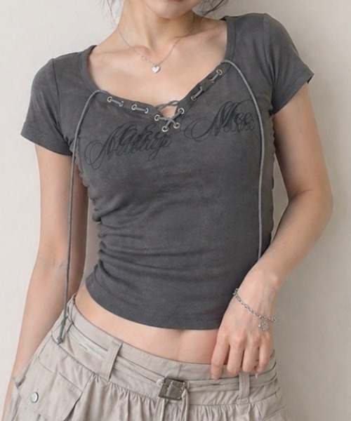 NANEA(ナネア)の「フロントロゴレースアップ クロップドタイトTシャツ(Tシャツ/カットソー・レディース・ベージュ/グレー・MEDIUM)」の8枚目の写真