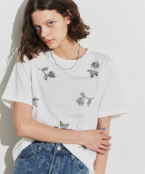 Unitage(ユニテージ)の「ビーズ刺繍TEE(Tシャツ/カットソー・レディース・ブラック/ホワイト/ライトグレー・FREE)」の2枚目の写真