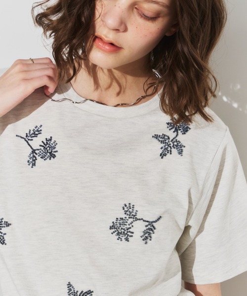 Unitage(ユニテージ)の「ビーズ刺繍TEE(Tシャツ/カットソー・レディース・ブラック/ホワイト/ライトグレー・FREE)」の1枚目の写真