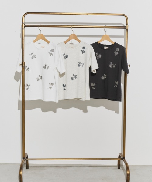 Unitage(ユニテージ)の「ビーズ刺繍TEE(Tシャツ/カットソー・レディース・ブラック/ホワイト/ライトグレー・FREE)」の11枚目の写真