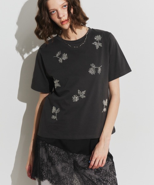 Unitage(ユニテージ)の「ビーズ刺繍TEE(Tシャツ/カットソー・レディース・ブラック/ホワイト/ライトグレー・FREE)」の5枚目の写真