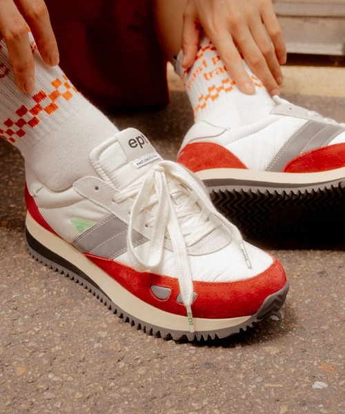 EPT(イーピーティー)の「Boston (Off White/Red)(スニーカー・レディース・ホワイト×レッド・23cm/23.5cm/24cm/24.5cm/26.5cm/27cm/27.5cm/28cm)」の1枚目の写真