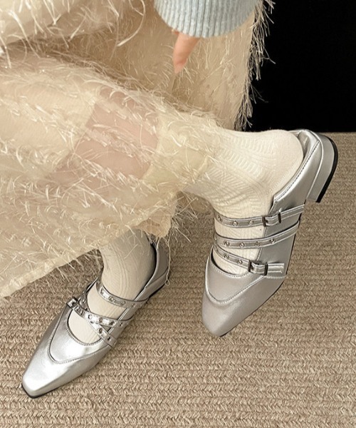 Vipoa(ヴィポア)の「Rivet Buckle Mary Jane Shoes(サンダル・レディース・ブラック/シルバー・SMALL/LARGE/MEDIUM)」の1枚目の写真