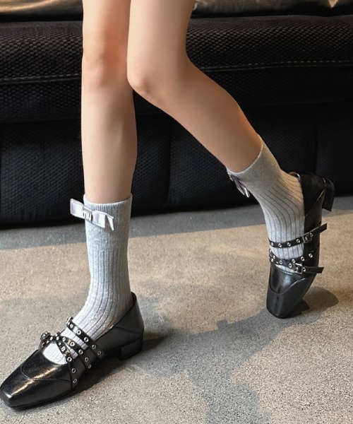 Vipoa(ヴィポア)の「Rivet Buckle Mary Jane Shoes(サンダル・レディース・ブラック/シルバー・SMALL/LARGE/MEDIUM)」の2枚目の写真