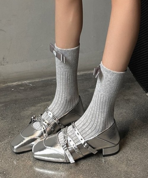 Vipoa(ヴィポア)の「Rivet Buckle Mary Jane Shoes(サンダル・レディース・ブラック/シルバー・SMALL/LARGE/MEDIUM)」の3枚目の写真