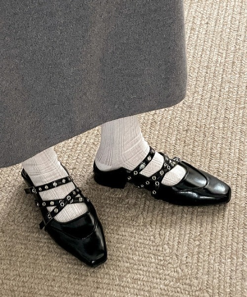 Vipoa(ヴィポア)の「Rivet Buckle Mary Jane Shoes(サンダル・レディース・ブラック/シルバー・SMALL/LARGE/MEDIUM)」の17枚目の写真