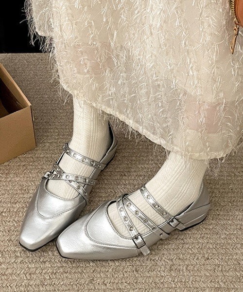 Vipoa(ヴィポア)の「Rivet Buckle Mary Jane Shoes(サンダル・レディース・ブラック/シルバー・SMALL/LARGE/MEDIUM)」の8枚目の写真