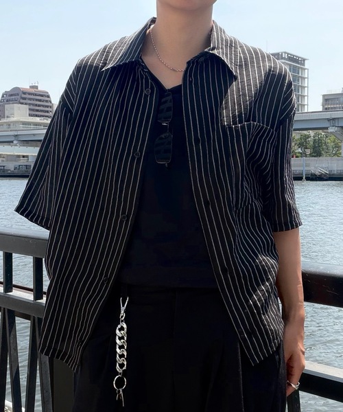 UNDERSTATEMENTs(アンダーステイトメント)の「【ユニセックス】ストライプシアーシャツ(シャツ/ブラウス・メンズ・ブラック/ブルー・MEDIUM/LARGE)」の3枚目の写真