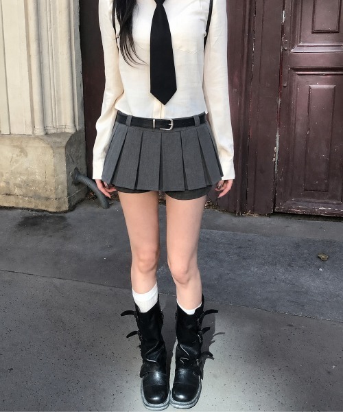 LADY LIKE(レディライク)の「爆盛れ脚長ベルト付きボックスプリーツ見せパンミニスカート(スカート・レディース・ブラック/グレー・M)」の5枚目の写真