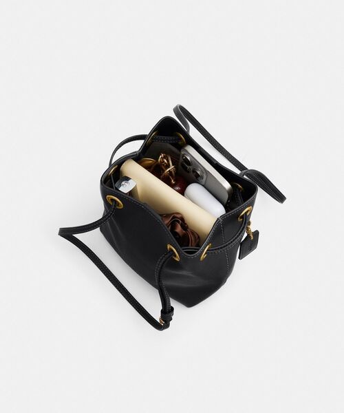 COACH(コーチ)の「ジェイド ドローストリング バッグ(ショルダーバッグ・レディース・ブラック系その他・ONE)」の7枚目の写真