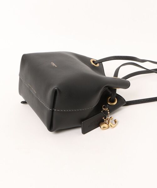 COACH(コーチ)の「ジェイド ドローストリング バッグ(ショルダーバッグ・レディース・ブラック系その他・ONE)」の11枚目の写真