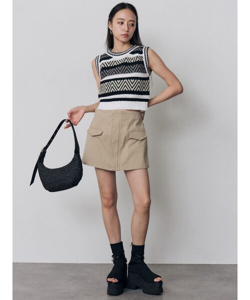 MURUA(ムルーア)の「フロントZIPドッキングスカートパンツ 夏服(その他パンツ・レディース・カーキ/ベージュ/ブラック・1/2)」の8枚目の写真