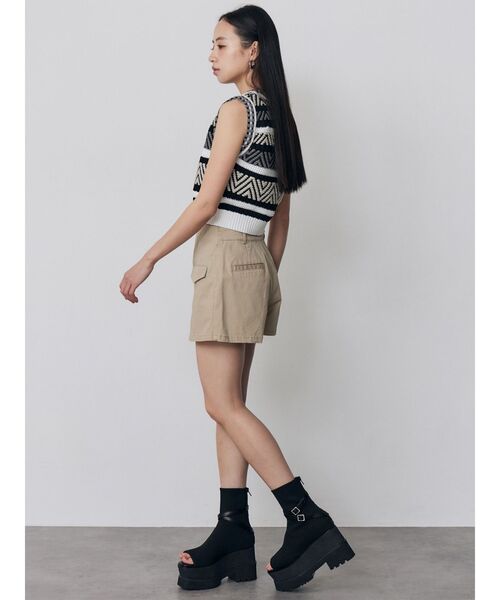 MURUA(ムルーア)の「フロントZIPドッキングスカートパンツ 夏服(その他パンツ・レディース・カーキ/ベージュ/ブラック・1/2)」の9枚目の写真