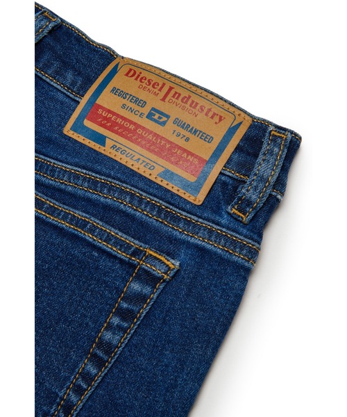 DIESEL(ディーゼル)の「キッズ デニムパンツ 1978-J(デニムパンツ・キッズ・インディゴブルー・4Y/6Y/8Y/12Y/10Y/14Y)」の4枚目の写真