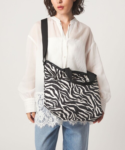 LeSportsac(レスポートサック)の「【別注】<LeSportsac>デラックス イージーキャリー トート(ゼブラ)(トートバッグ・レディース・その他1・FREE)」の1枚目の写真