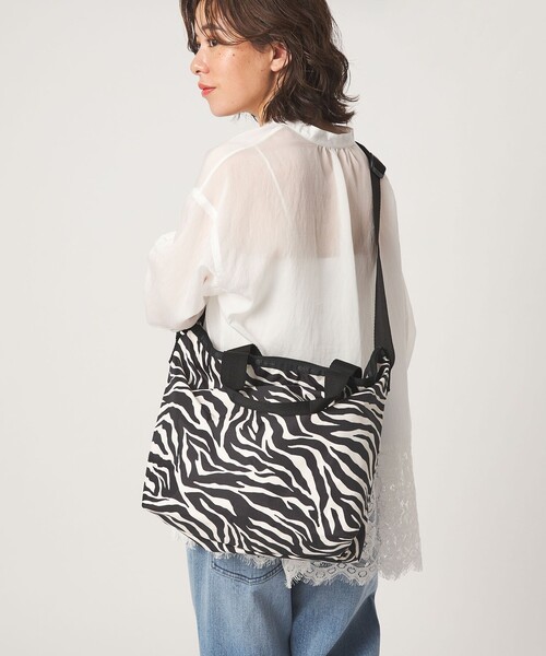 LeSportsac(レスポートサック)の「【別注】<LeSportsac>デラックス イージーキャリー トート(ゼブラ)(トートバッグ・レディース・その他1・FREE)」の2枚目の写真