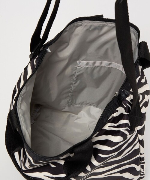 LeSportsac(レスポートサック)の「【別注】<LeSportsac>デラックス イージーキャリー トート(ゼブラ)(トートバッグ・レディース・その他1・FREE)」の12枚目の写真