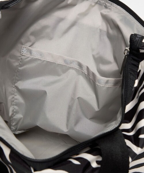 LeSportsac(レスポートサック)の「【別注】<LeSportsac>デラックス イージーキャリー トート(ゼブラ)(トートバッグ・レディース・その他1・FREE)」の13枚目の写真