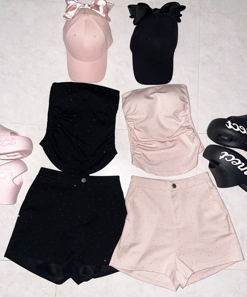 me+em select（ミームセレクト）の「【 セットアップ 】ラインストーンベアトップ＋ハイウエストショートパンツ SET ／ 【 SETUP 】Rhinestone bare tops ＋ high waist short pants SET　※※（セットアップ・レディース・ピンク/ブラック・FREE）」の4枚目の写真
