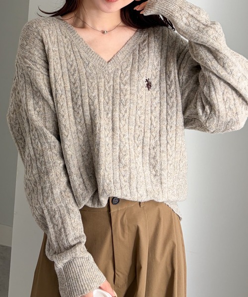 U.S. POLO ASSN.(ユーエスポロアッスン)の「RANAN/solleim別注【U.S.POLO ASSN.】ワンポイントケーブルVニット(ニット/セーター・レディース・ベージュ系その他/ベージュ/杢グレー/ピンク/ネイビー・M/LL/L)」の21枚目の写真