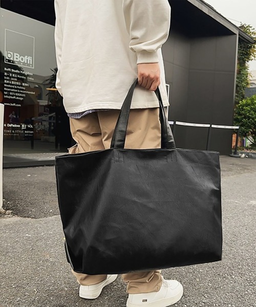 WESTBOY(ウエストボーイ)の「Y2K 光沢エコレザー ビッグトートバッグ WO26W4BG02(トートバッグ・メンズ・ブラウン/ブラック・FREE)」の7枚目の写真