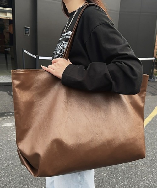 WESTBOY(ウエストボーイ)の「Y2K 光沢エコレザー ビッグトートバッグ WO26W4BG02(トートバッグ・メンズ・ブラウン/ブラック・FREE)」の9枚目の写真