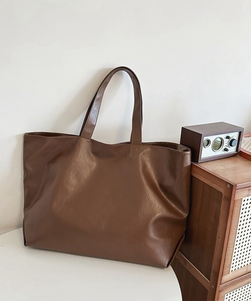 WESTBOY(ウエストボーイ)の「Y2K 光沢エコレザー ビッグトートバッグ WO26W4BG02(トートバッグ・メンズ・ブラウン/ブラック・FREE)」の13枚目の写真