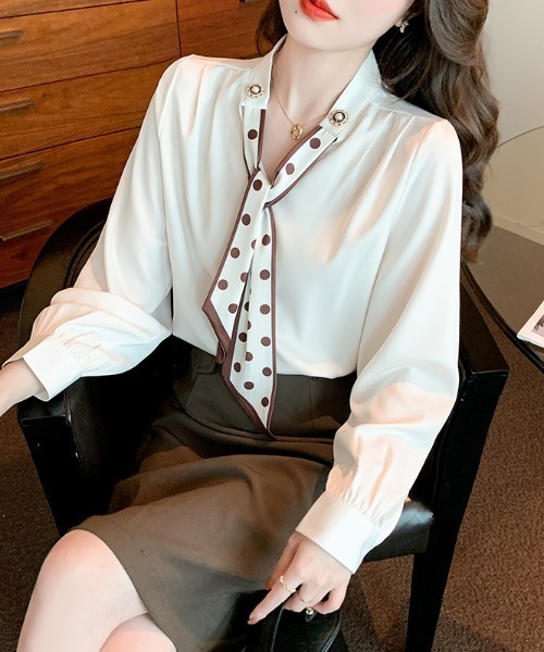 LUCPY（ラクピー）の「ドット柄ボウタイブラウス（シャツ/ブラウス・レディース・ホワイト/ブラック・X-LARGE/LARGE/MEDIUM/SMALL）」の5枚目の写真