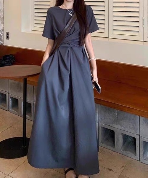 ampm(エーエムピーエム)の「ツイストドレープロングワンピース(ワンピース・レディース・ライトグレー/チャコールグレー・M/S)」の18枚目の写真