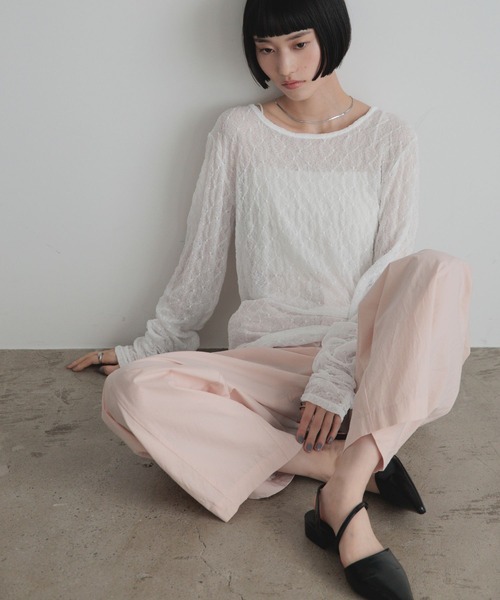 LOWRYS FARM（ローリーズファーム）の「クシュクシュレースプルオーバーＬＳ 1052797（Tシャツ/カットソー・レディース・ブラック/ホワイト/アイボリー・FREE）」の2枚目の写真