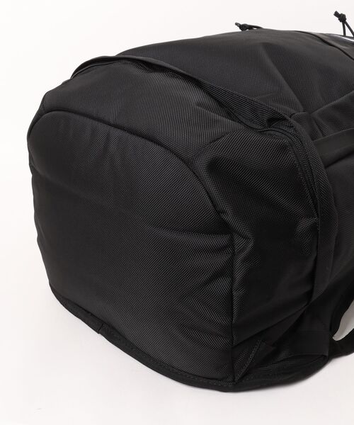 and it_(アンドイット)の「NEWERA ニューエラ スポーツパック 31L(バックパック/リュック・メンズ・ブラック・FREE)」の3枚目の写真