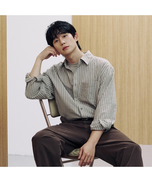 MINDBRIDGE（マインドブリッジ）の「[COUTURE] ストライプ オーバーサイズ 長袖 ポケット付きシャツ - 全3色（シャツ/ブラウス・メンズ・ダークベージュ/クリーム/ライトブルー・105/110/100/95）」の2枚目の写真