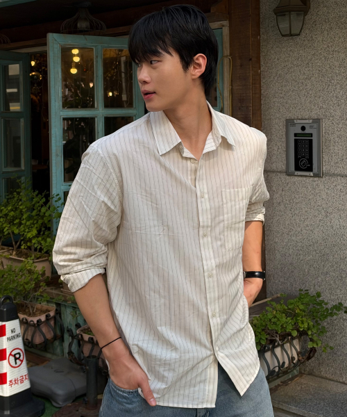 MINDBRIDGE（マインドブリッジ）の「[COUTURE] ストライプ オーバーサイズ 長袖 ポケット付きシャツ - 全3色（シャツ/ブラウス・メンズ・ダークベージュ/クリーム/ライトブルー・105/110/100/95）」の5枚目の写真