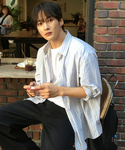 MINDBRIDGE（マインドブリッジ）の「[COUTURE] ストライプ オーバーサイズ 長袖 ポケット付きシャツ - 全3色（シャツ/ブラウス・メンズ・ダークベージュ/クリーム/ライトブルー・105/110/100/95）」の6枚目の写真