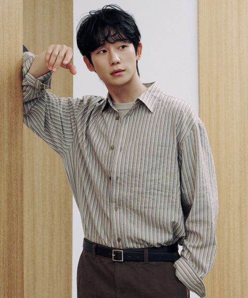 MINDBRIDGE（マインドブリッジ）の「[COUTURE] ストライプ オーバーサイズ 長袖 ポケット付きシャツ - 全3色（シャツ/ブラウス・メンズ・ダークベージュ/クリーム/ライトブルー・105/110/100/95）」の21枚目の写真