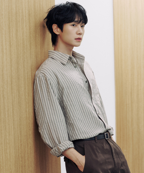 MINDBRIDGE（マインドブリッジ）の「[COUTURE] ストライプ オーバーサイズ 長袖 ポケット付きシャツ - 全3色（シャツ/ブラウス・メンズ・ダークベージュ/クリーム/ライトブルー・105/110/100/95）」の22枚目の写真