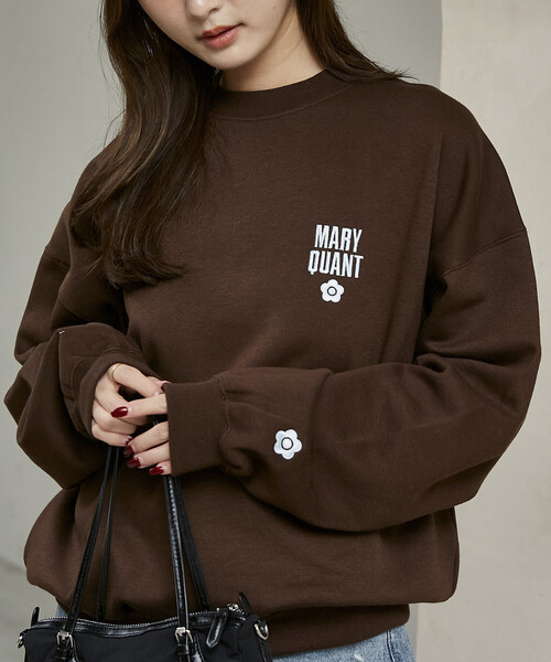 MARY QUANT(マリークワント)の「MARY QUANT × PUBLUX/マリークワント <ユニセックス>別注 裏起毛 クルーネック ロゴ スウェット プルオーバー 限定展開(スウェット・メンズ・グレー/ブラック/ブラウン/サックスブルー・SMALL/LARGE/MEDIUM)」の13枚目の写真