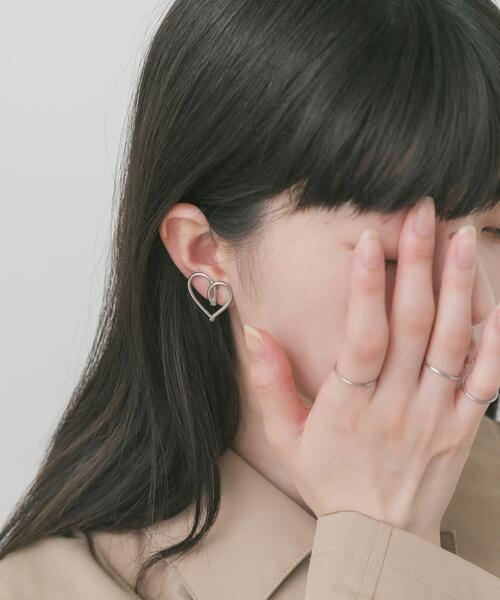 SMELLY（スメリー）の「ハートラインイヤリング（イヤリング・レディース・シルバー・-）」の6枚目の写真