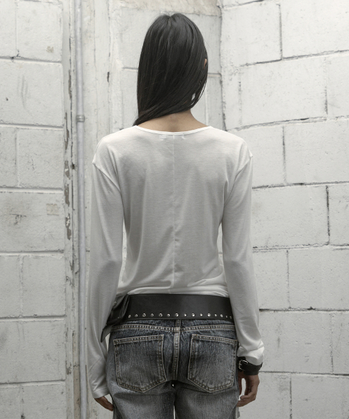 ROCKCAKE(ロックケーキ)の「Believe Vネックトップ - ホワイト(Tシャツ/カットソー・レディース・その他・SMALL)」の4枚目の写真