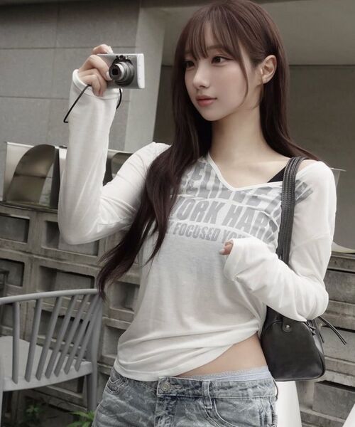 ROCKCAKE(ロックケーキ)の「Believe Vネックトップ - ホワイト(Tシャツ/カットソー・レディース・その他・SMALL)」の7枚目の写真