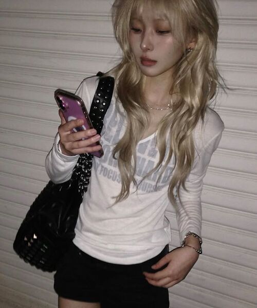 ROCKCAKE(ロックケーキ)の「Believe Vネックトップ - ホワイト(Tシャツ/カットソー・レディース・その他・SMALL)」の11枚目の写真