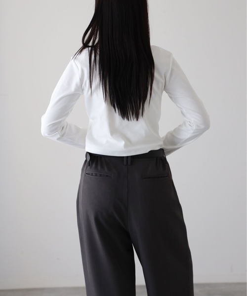 YENNA(イェンナ)の「ロングスリーブチビT/クロップドT(Tシャツ/カットソー・レディース・ブラック/アイボリー・FREE)」の11枚目の写真