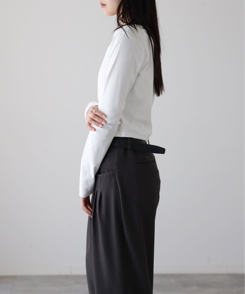 YENNA(イェンナ)の「ロングスリーブチビT/クロップドT(Tシャツ/カットソー・レディース・ブラック/アイボリー・FREE)」の12枚目の写真
