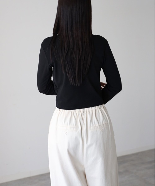 YENNA(イェンナ)の「ロングスリーブチビT/クロップドT(Tシャツ/カットソー・レディース・ブラック/アイボリー・FREE)」の19枚目の写真